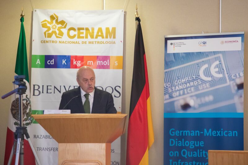 Dr. Víctor Lizardi, Generaldirektor von CENAM, beim Metrologie-Workshop