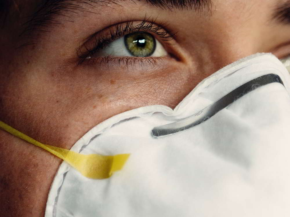 Schutzbrille und Atemschutzmaske